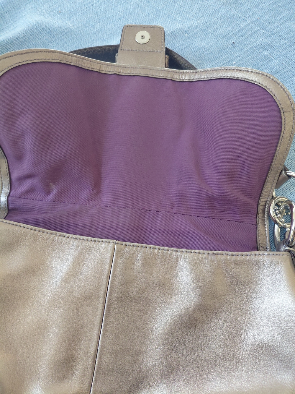 Vintage Coach Metallic Leather Shoulder Bag with Buckle Detail - Picture 5 of 16